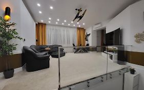 Large Luxury Apartment - Penthouse - Terrace
